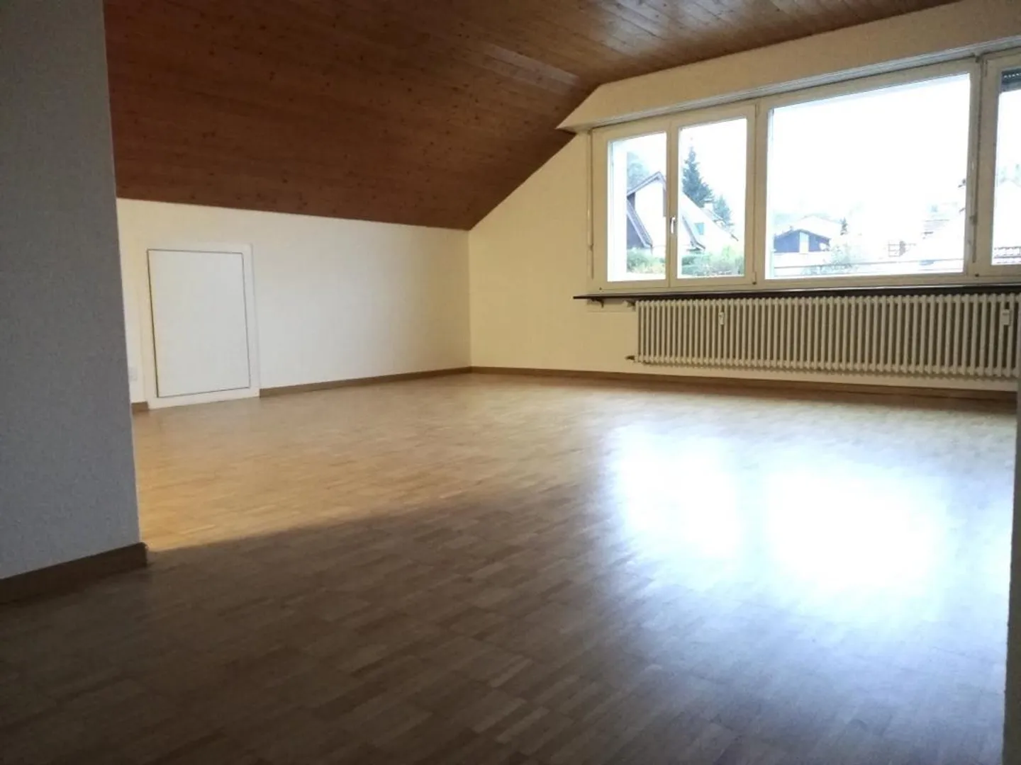 Charmante appartement sous les combles au cœur d'Aesch - Photo 4 sur 11
