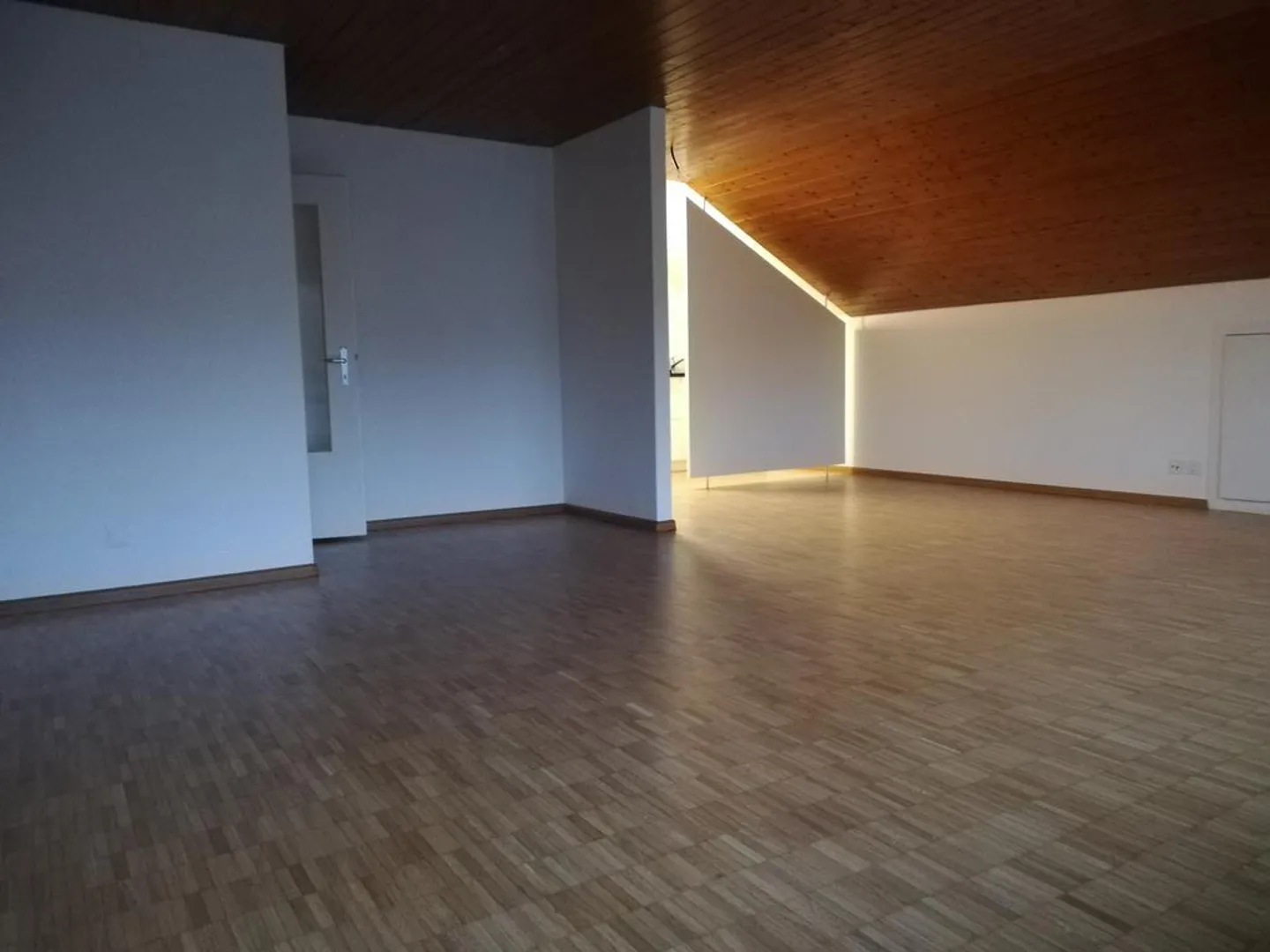 Charmante appartement sous les combles au cœur d'Aesch - Photo 5 sur 11