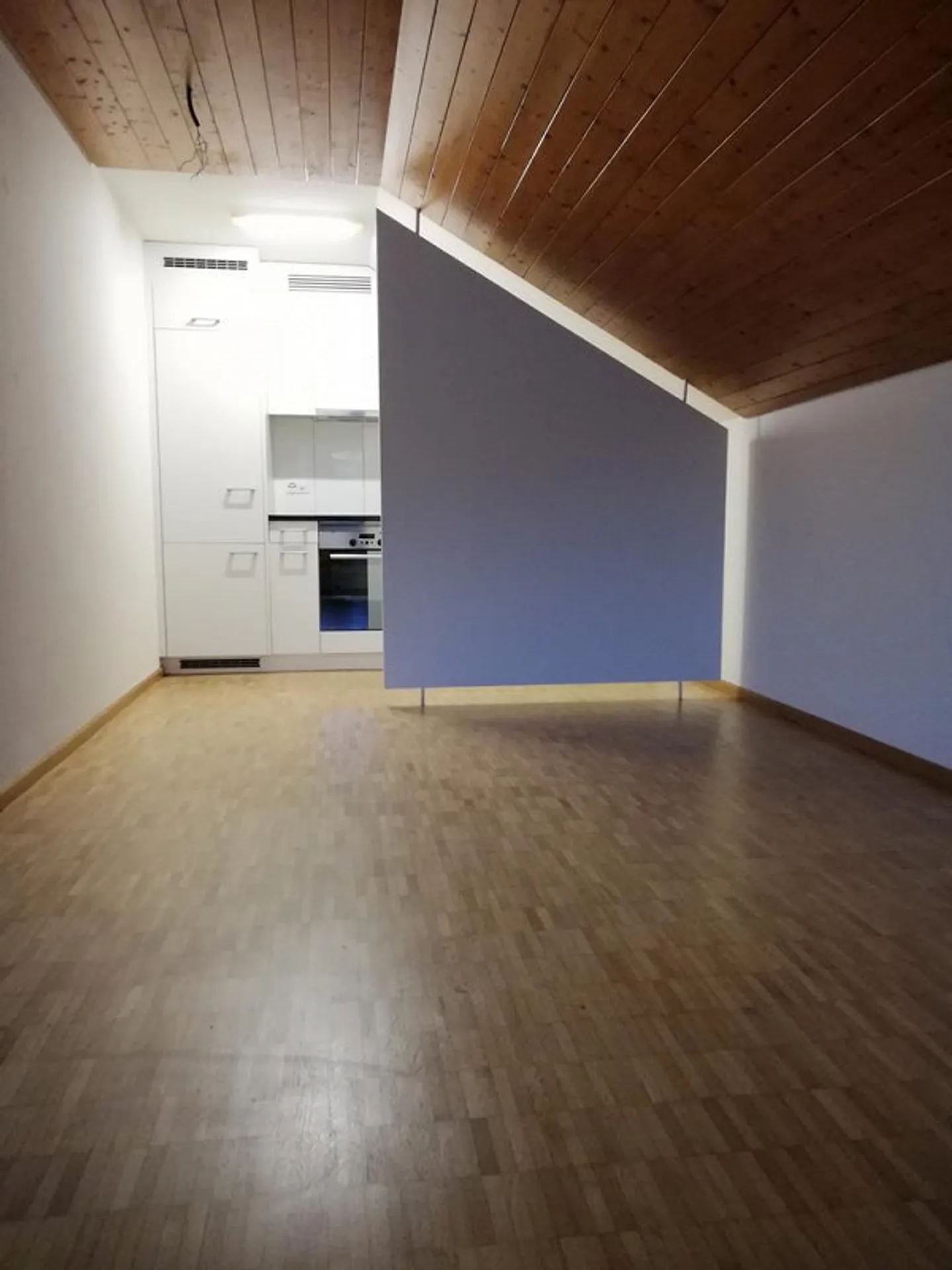 Charmante appartement sous les combles au cœur d'Aesch - Photo 3 sur 11