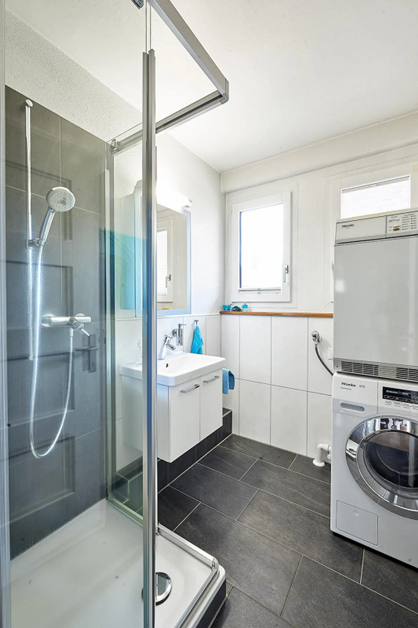 Immeuble résidentiel et commercial, centre du village de Niederscherli - Photo 11 sur 23