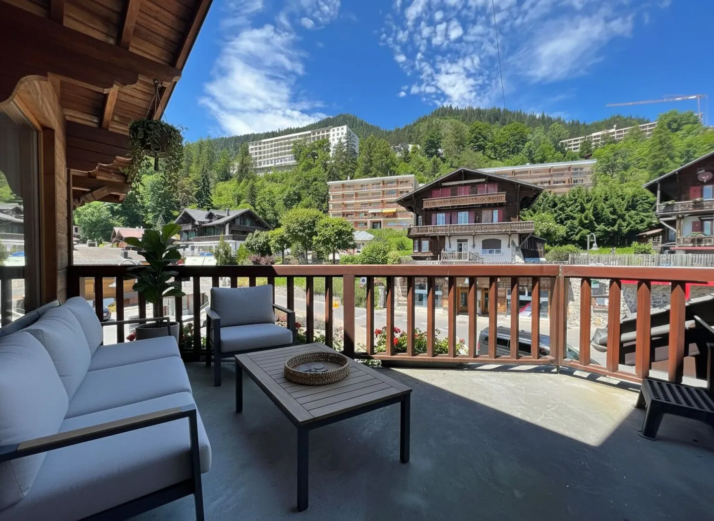 Edificio magnifico / 2 appartamenti e 2 negozi - Foto 1 di 13