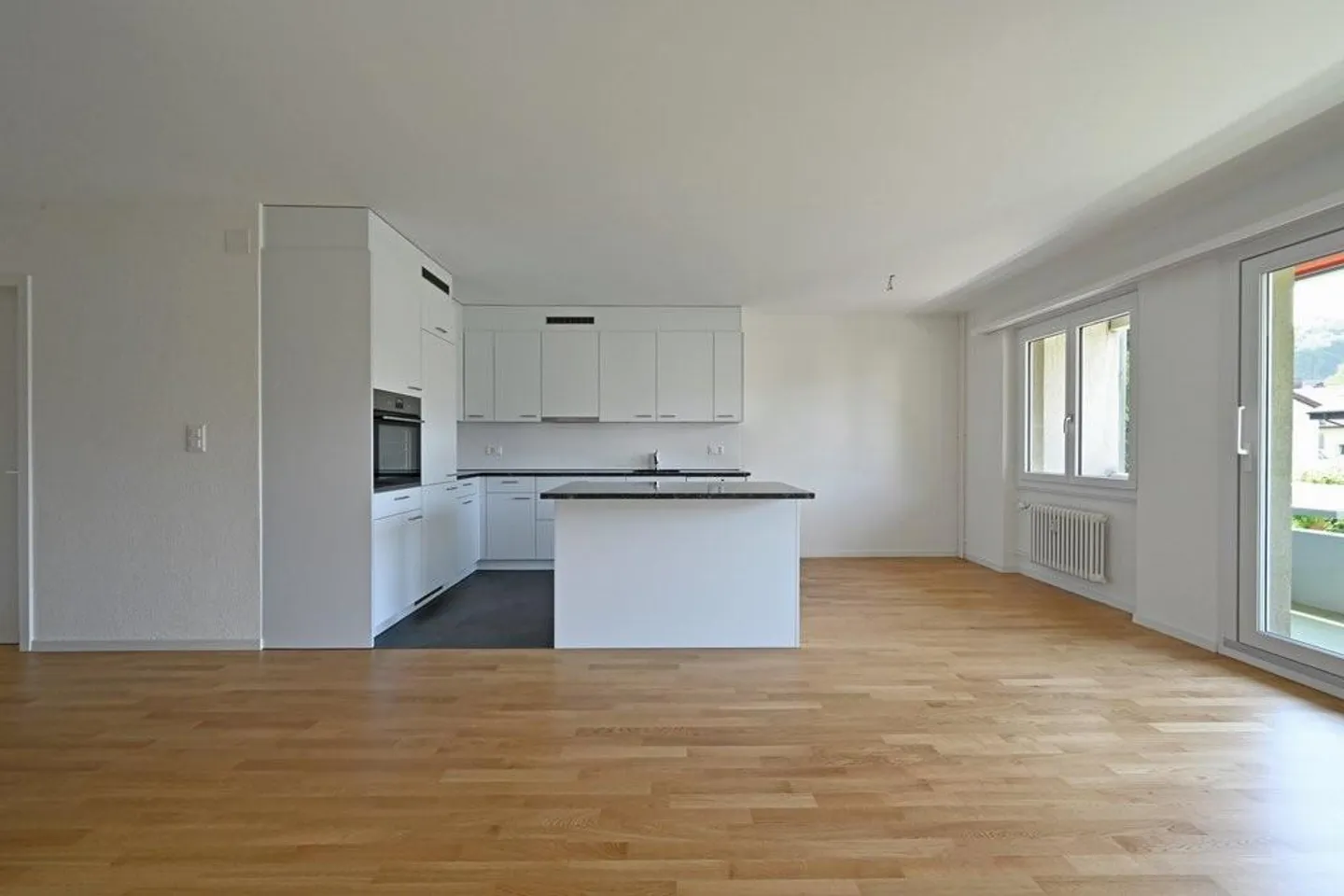Il tuo appartamento da sogno ti aspetta: 3.5 stanze appena ristrutturate! - Foto 2 di 9