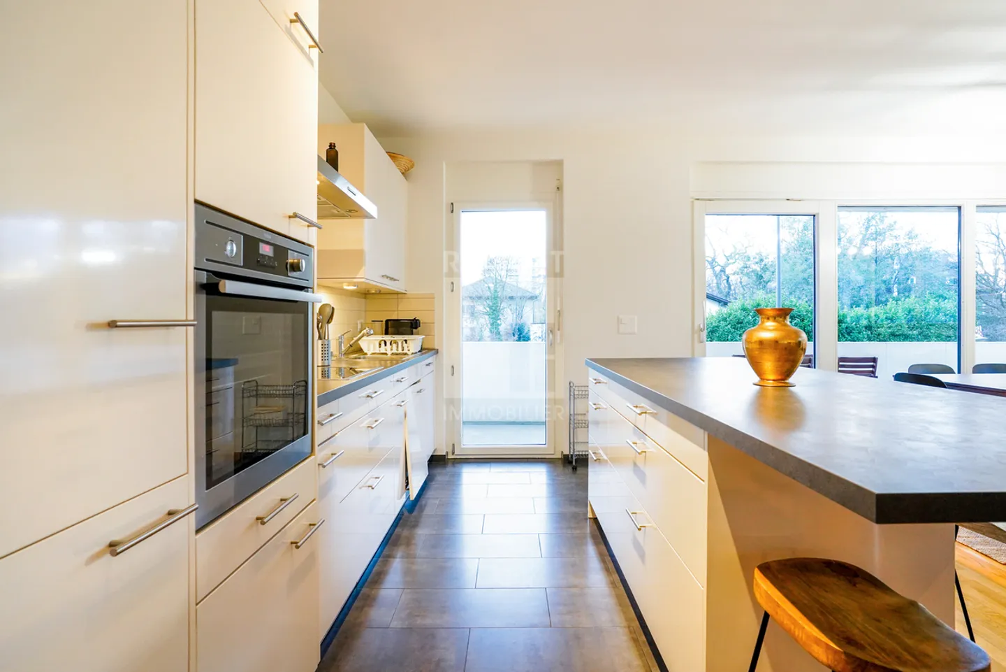 Exclusivity: 6-room apartment with balconies in Charmilles - Photo 2 of 12