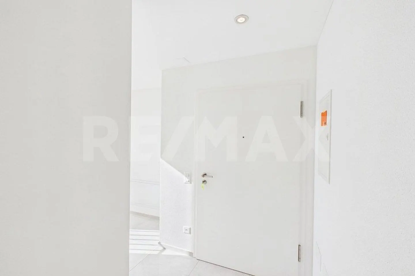 Moderne 4½ Zimmer mit großem Garten auf drei Seiten - Foto 2 von 13