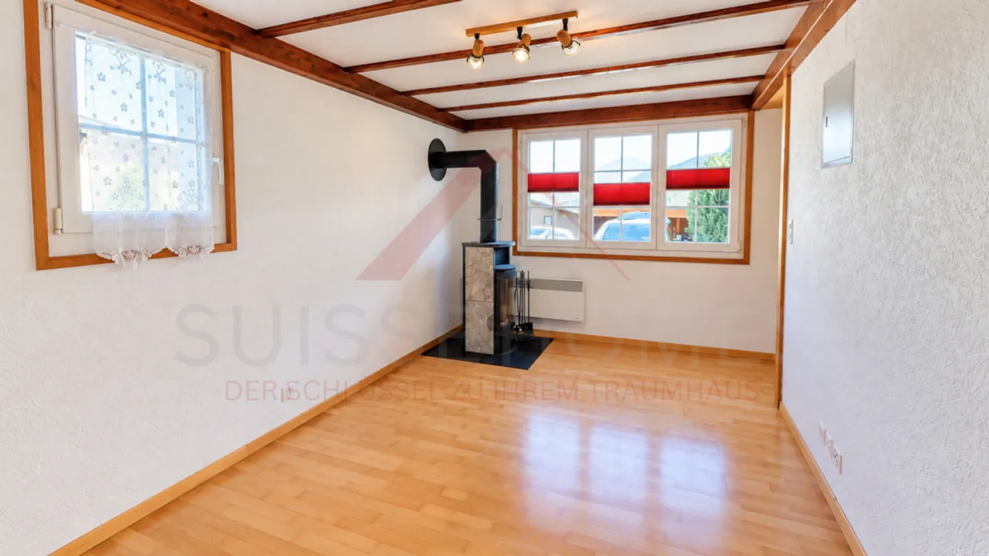 Charming 5.5-Room Chalet with 2 Living Units, Swedish Stoves & Huge Garden Dream in Plasselb - Photo 6 of 15