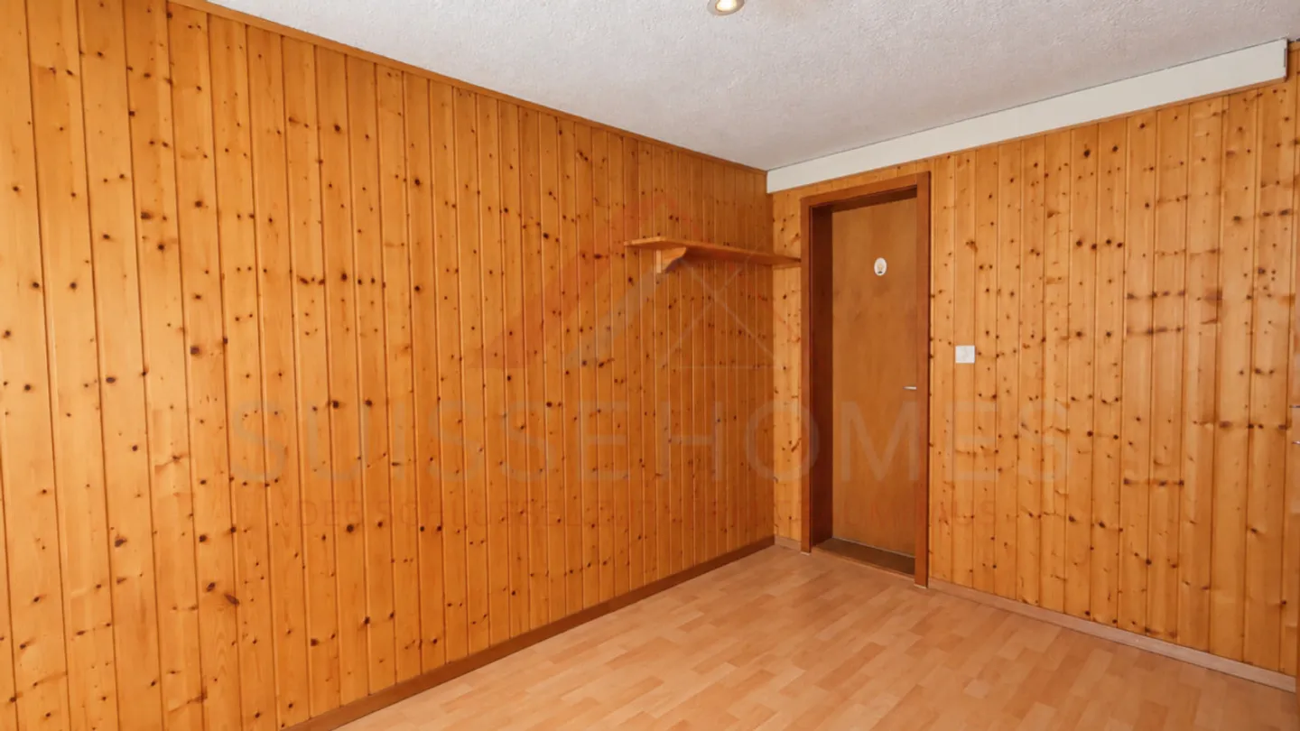 Charming 5.5-Room Chalet with 2 Living Units, Swedish Stoves & Huge Garden Dream in Plasselb - Photo 8 of 15