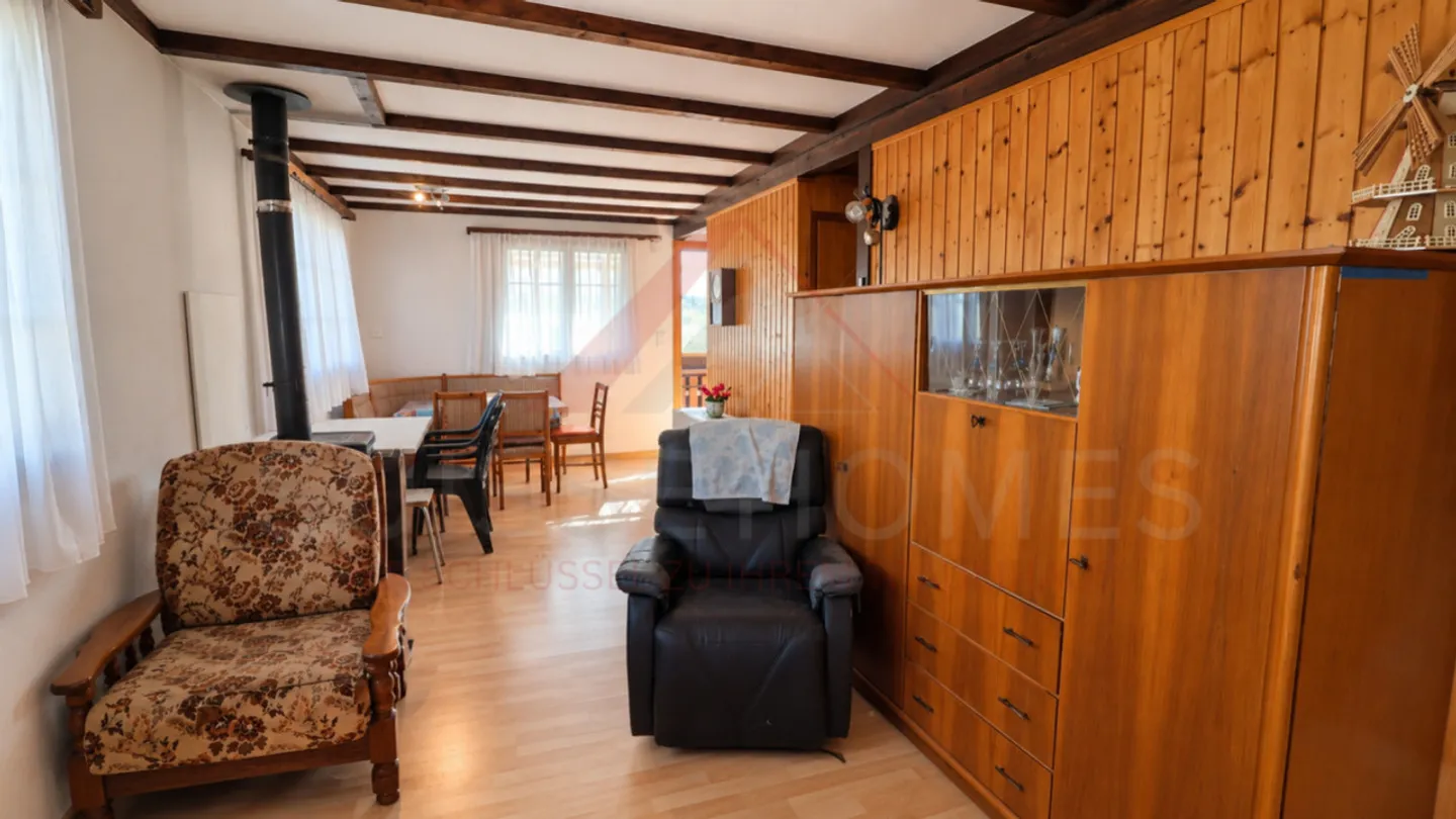 Charming 5.5-Room Chalet with 2 Living Units, Swedish Stoves & Huge Garden Dream in Plasselb - Photo 11 of 15
