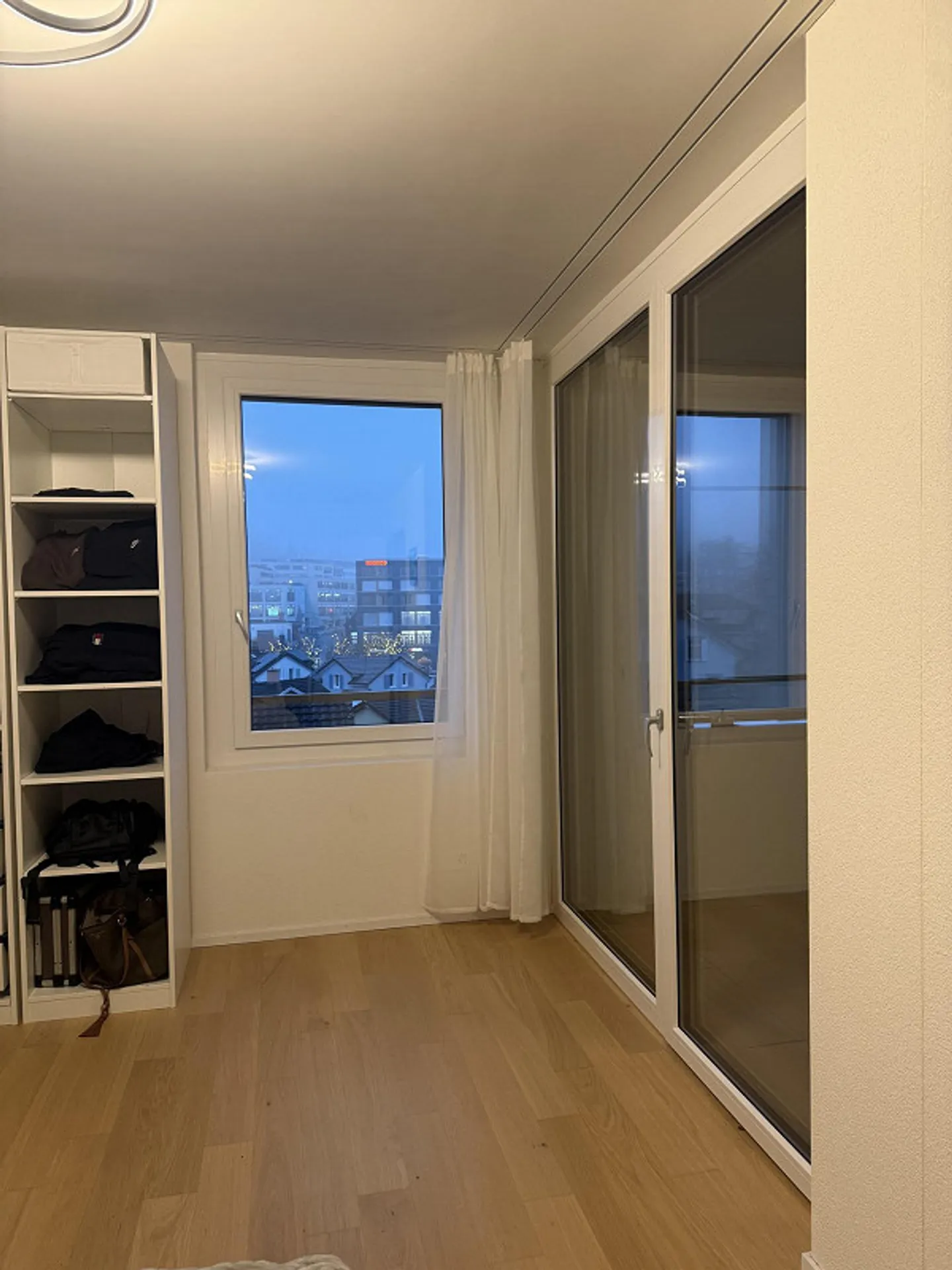 Modern Apartment - Photo 5 of 8