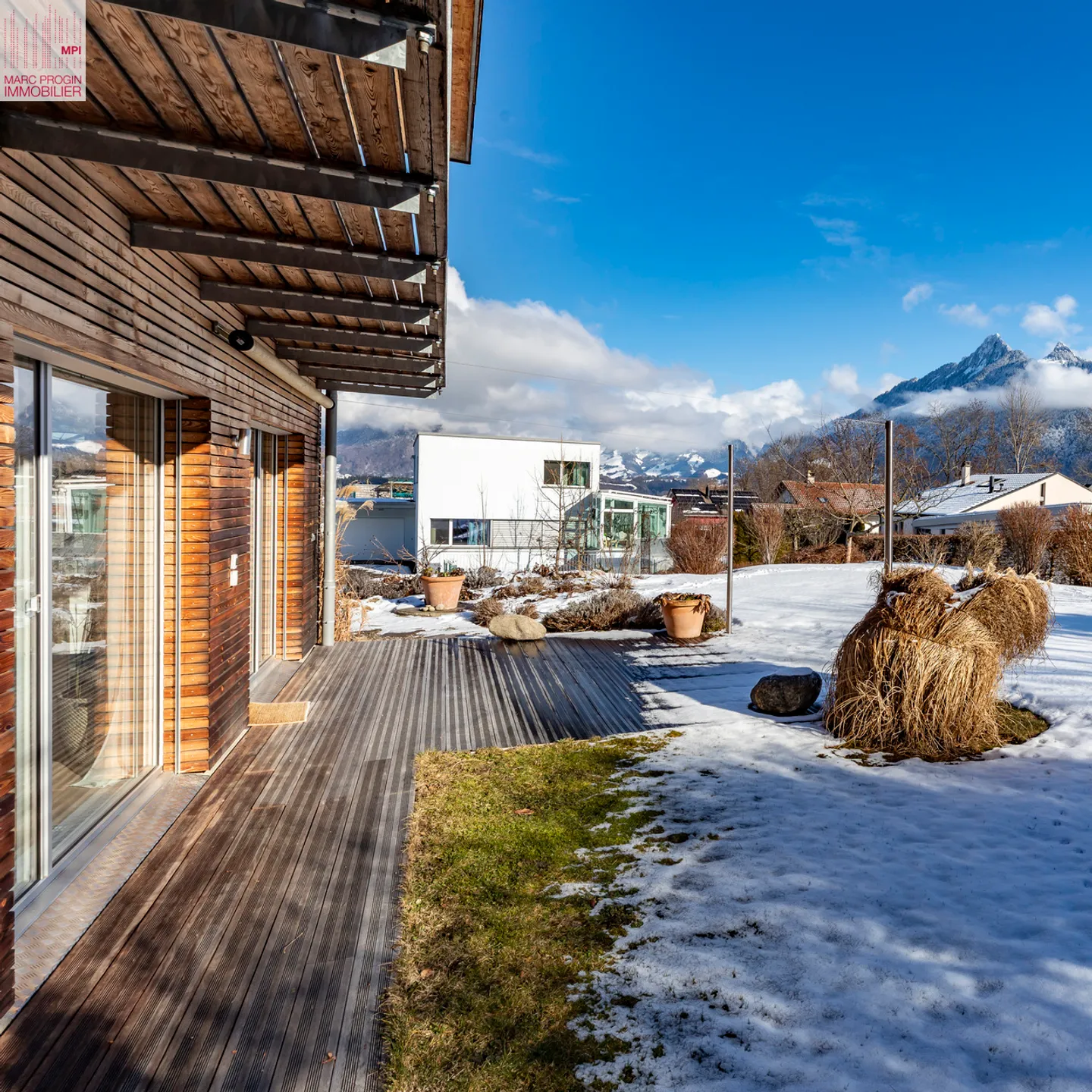 Magnificent Minergie villa with 5.5 rooms on a plot of 1,061 m2 - Photo 3 of 17