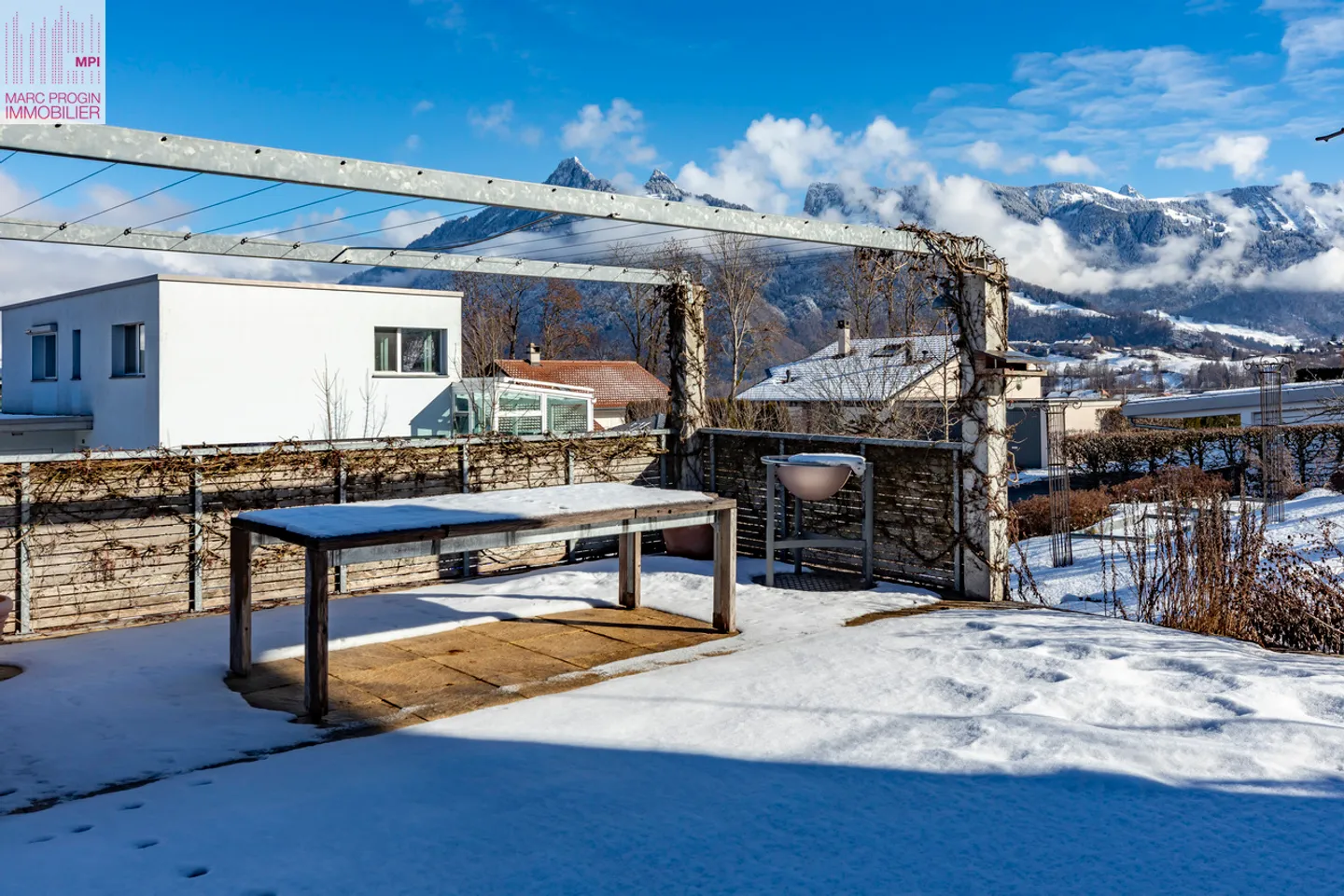 Magnificent Minergie villa with 5.5 rooms on a plot of 1,061 m2 - Photo 5 of 17