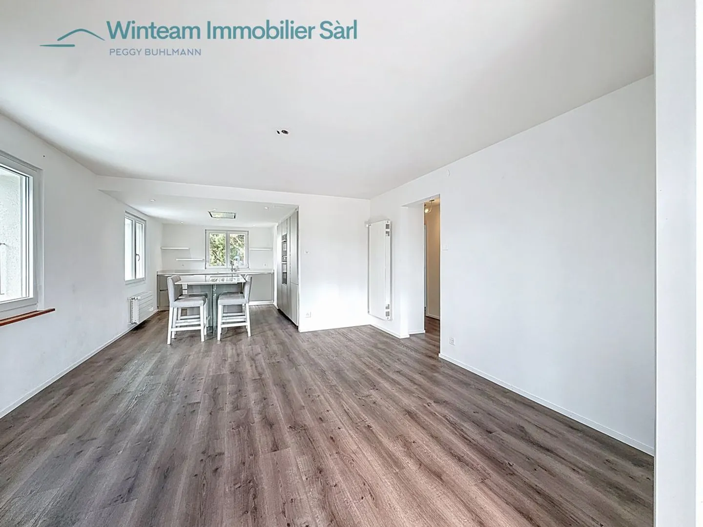 New on the market: 3.5 room renovated apartment with unique charm, veranda and exclusive garden - Photo 2 of 13