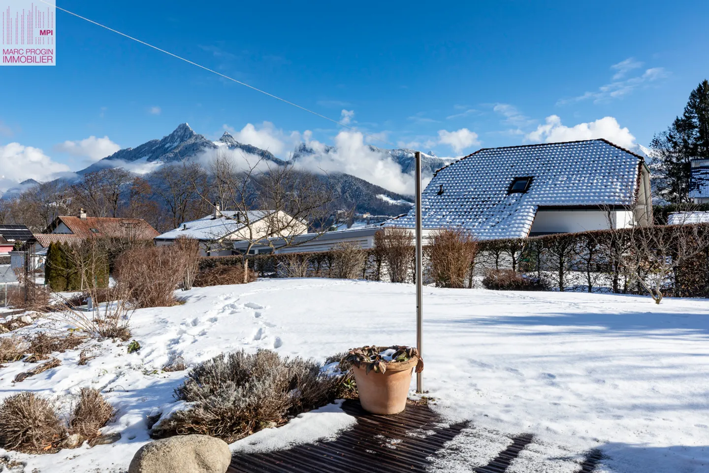 Magnificent Minergie villa with 5.5 rooms on a plot of 1,061 m2 - Photo 9 of 17