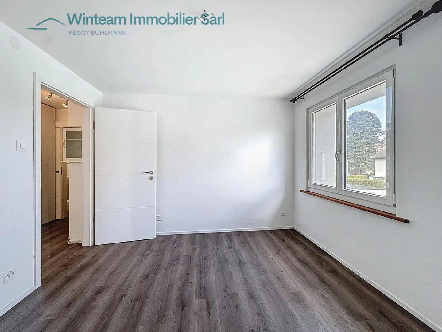 New on the market: 3.5 room renovated apartment with unique charm, veranda and exclusive garden - Photo 8 of 13