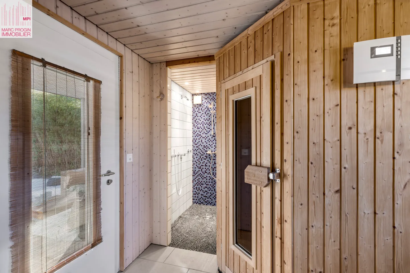 Magnificent Minergie villa with 5.5 rooms on a plot of 1,061 m2 - Photo 12 of 17