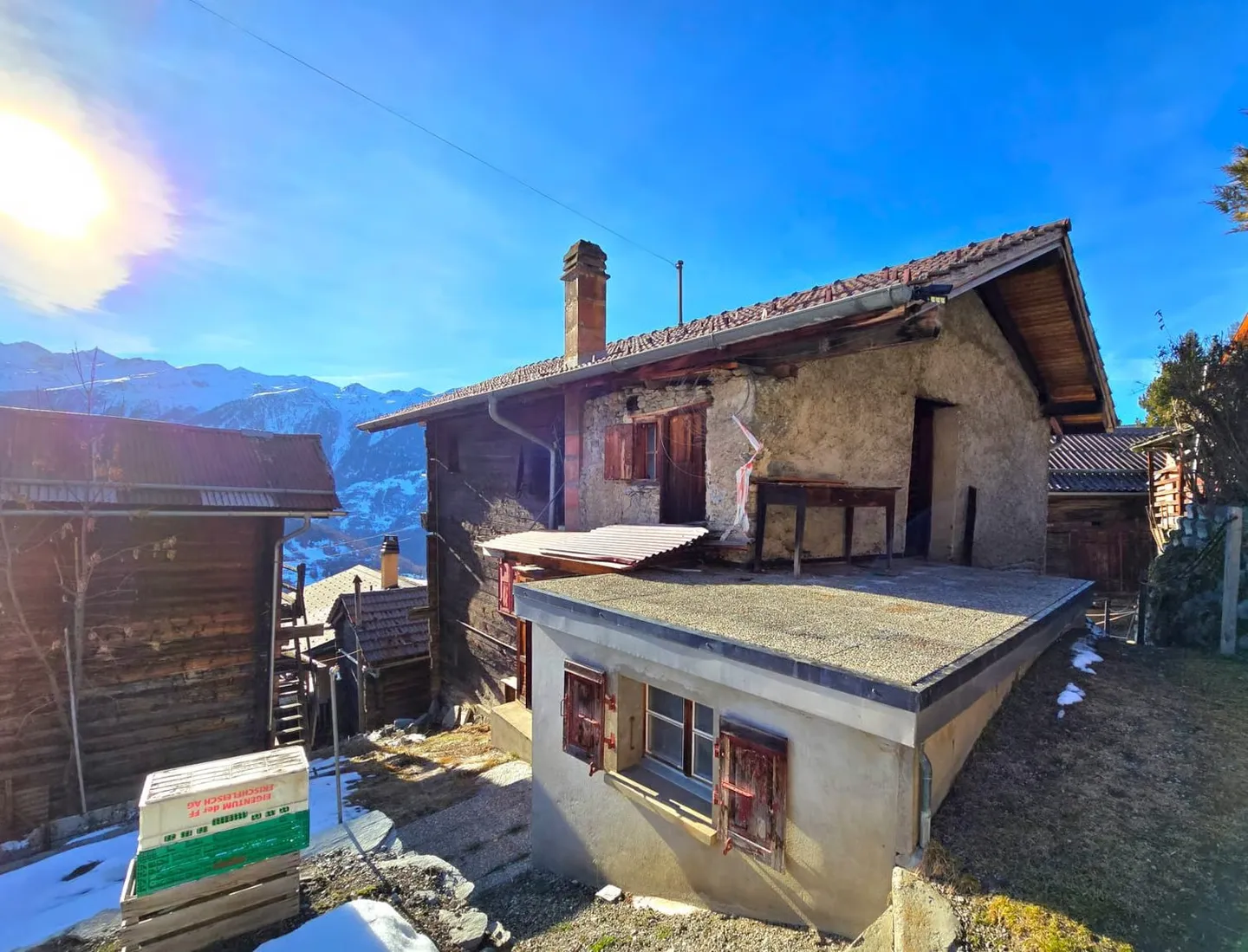 Vero villaggio casa con 2 appartamenti da ristrutturare a St-Martin (Val d'Hérens) - Foto 2 di 24