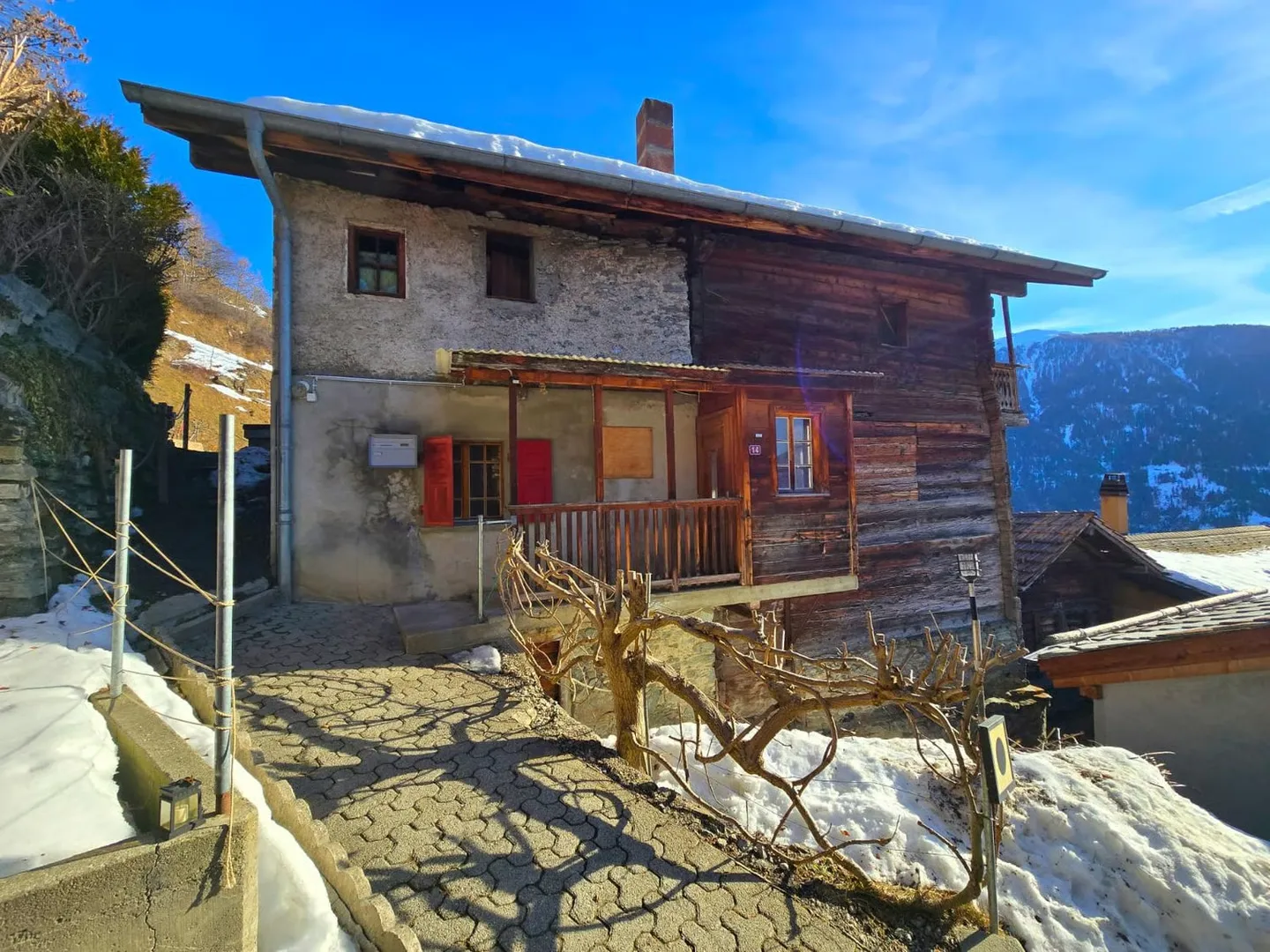 Vero villaggio casa con 2 appartamenti da ristrutturare a St-Martin (Val d'Hérens) - Foto 1 di 24