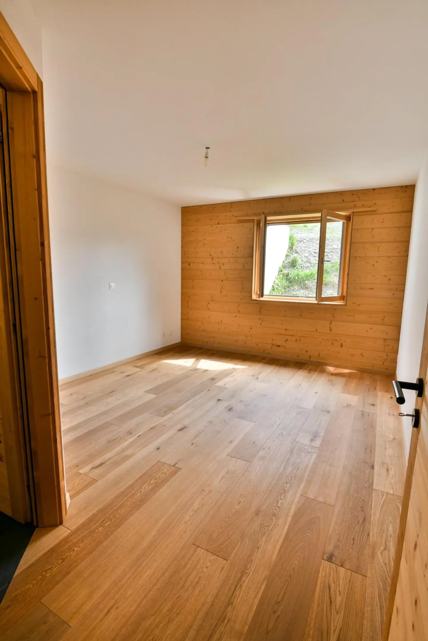 To seize: Splendid 3.5-room apartment, south terrace & lawn, in Ovronn - Photo 5 of 13