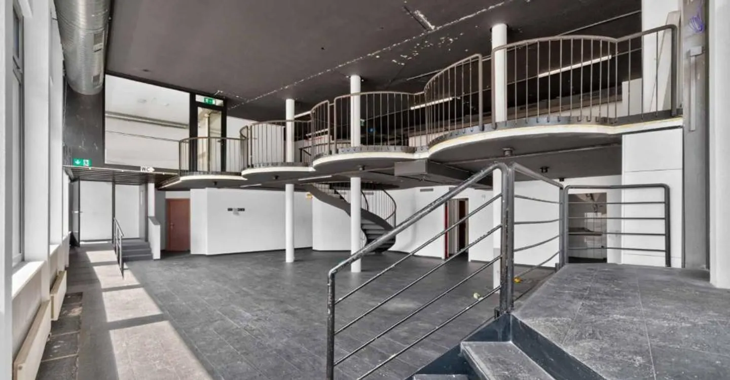 For rent! Commercial space of 267m2 - Photo 6 of 8