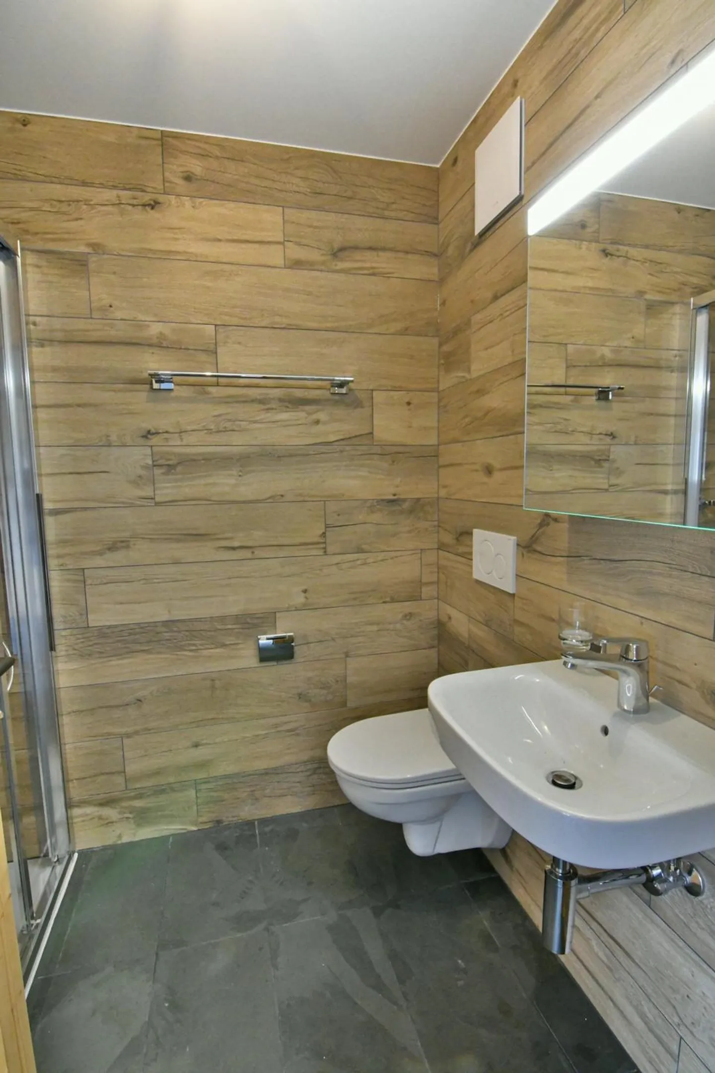 To seize: Splendid 3.5-room apartment, south terrace & lawn, in Ovronn - Photo 8 of 13