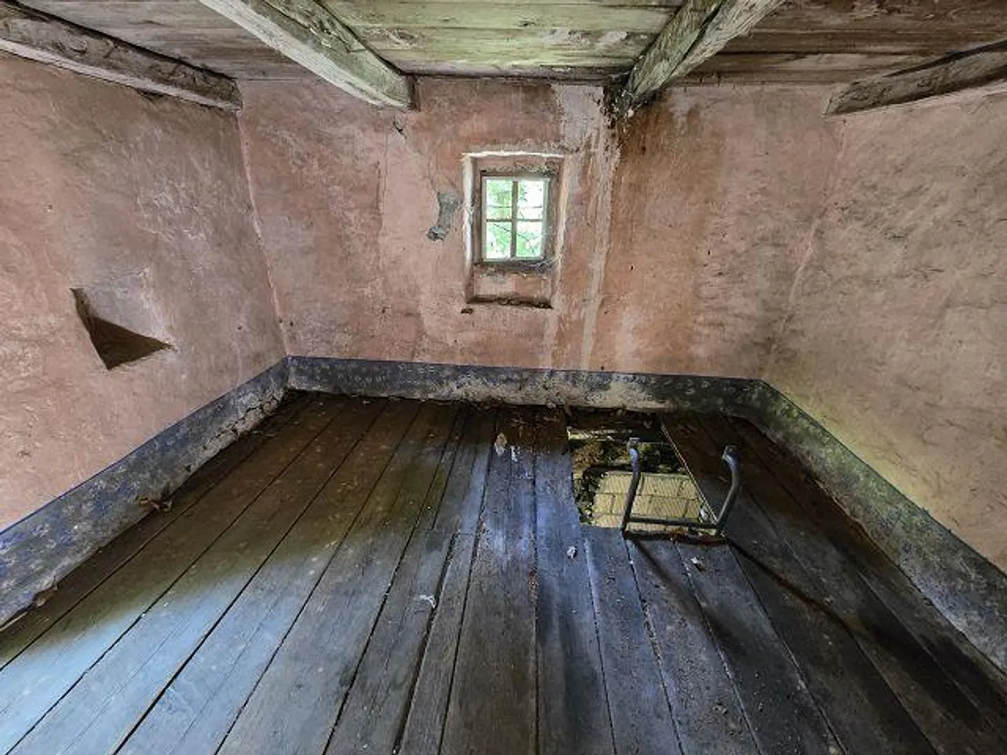 Trois bâtiments rustiques à rénover avec beaucoup de terrain dans un endroit très calme et ensoleillé - Photo 3 sur 29