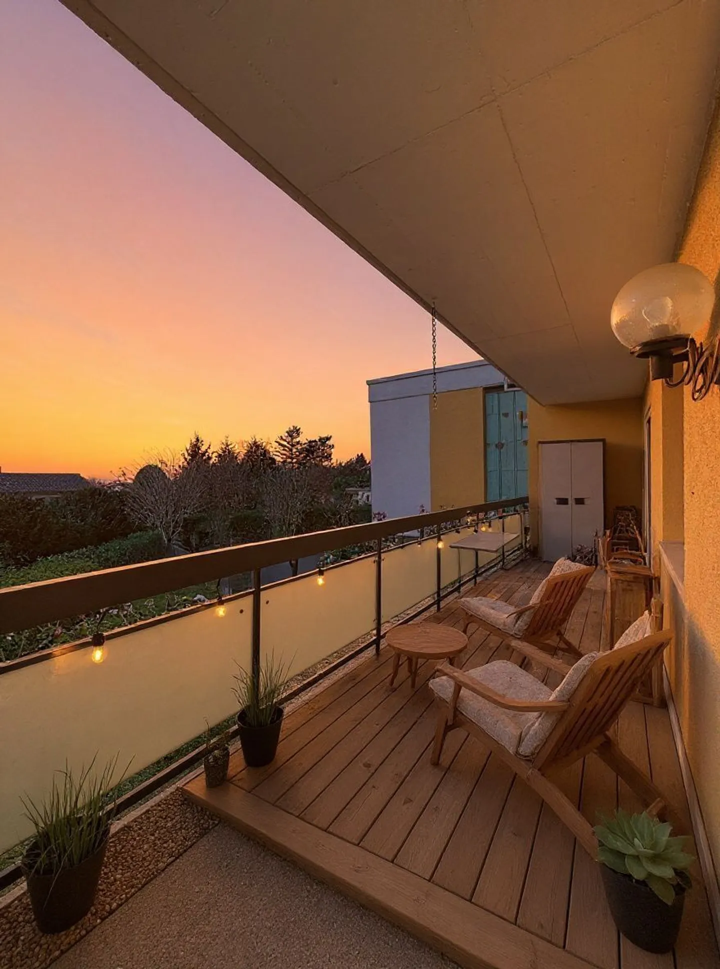 Doppelhaushälfte von 5,5 Zimmern Kürzlich renoviert Ein Steinwurf von allem entfernt! - Foto 6 von 29