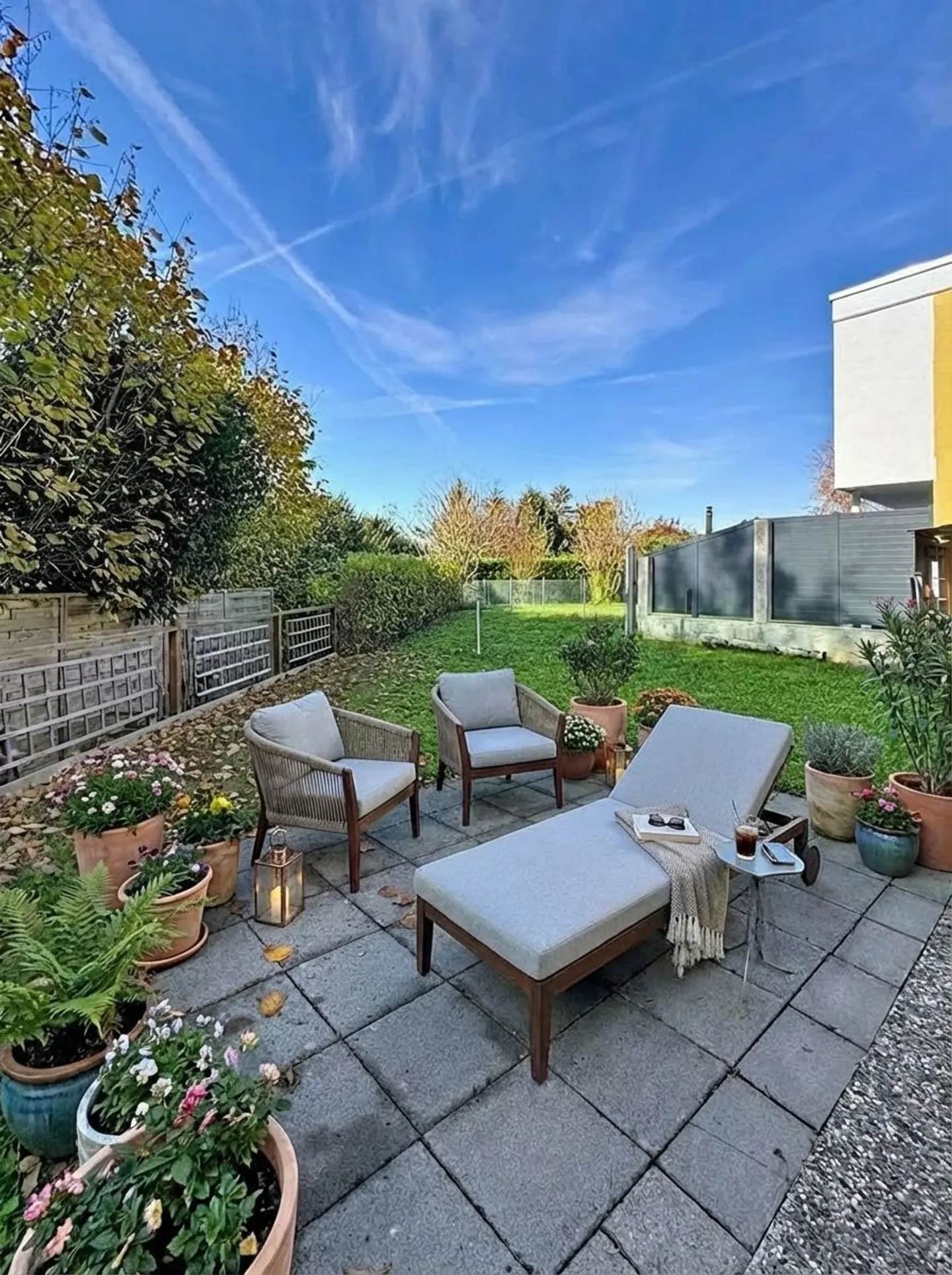 Doppelhaushälfte von 5,5 Zimmern Kürzlich renoviert Ein Steinwurf von allem entfernt! - Foto 11 von 29