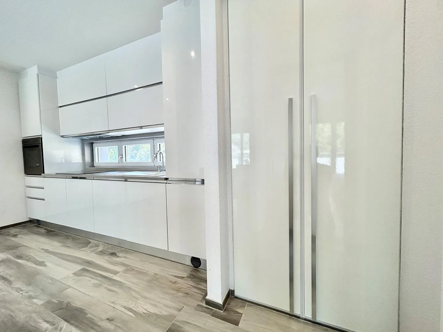 Cercasi subentrante appartamento 2.5 locali moderno a Capolago - Foto 2 di 10