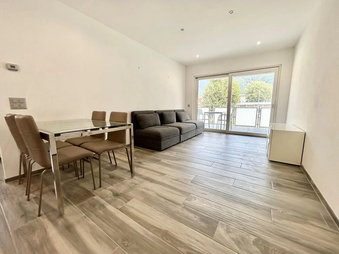 Cercasi subentrante appartamento 2.5 locali moderno a Capolago - Foto 3 di 10