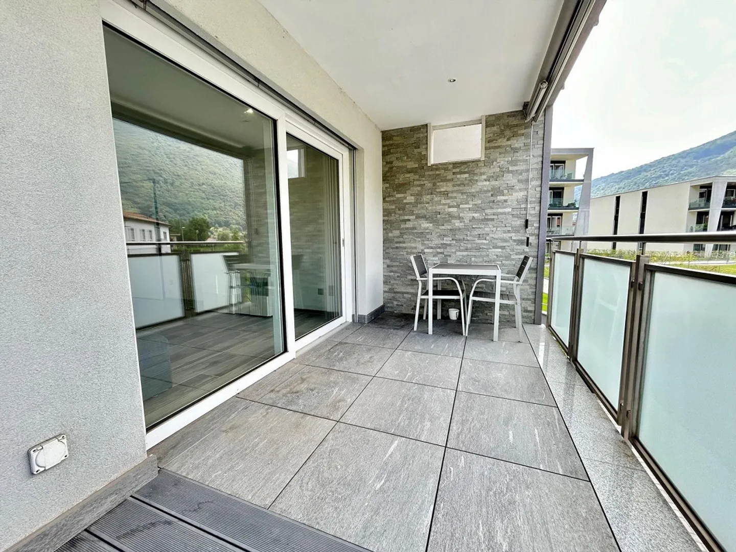 Cercasi subentrante appartamento 2.5 locali moderno a Capolago - Foto 9 di 10