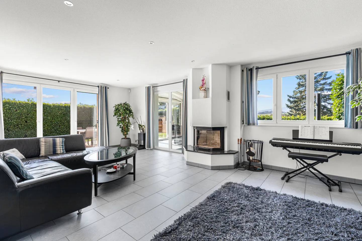 Maison familiale rénovée avec jardin, véranda et autonomie énergétique - Photo 2 of 13