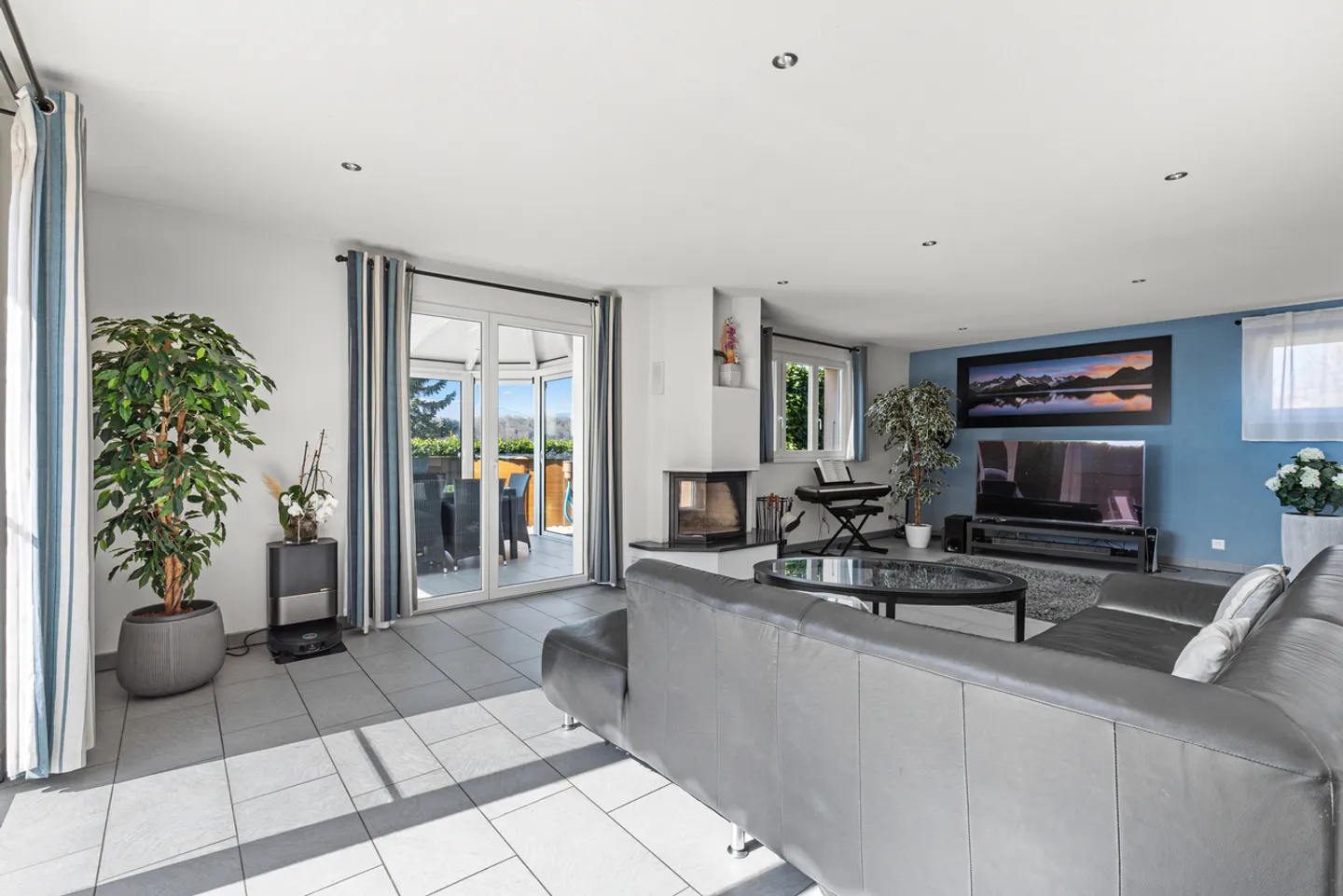 Maison familiale rénovée avec jardin, véranda et autonomie énergétique - Photo 3 of 13