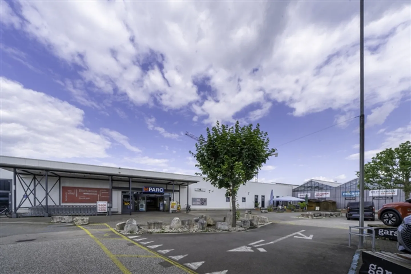 Spacious Retail Space with 2,500m2 - MParc Delemont - Photo 2 of 19