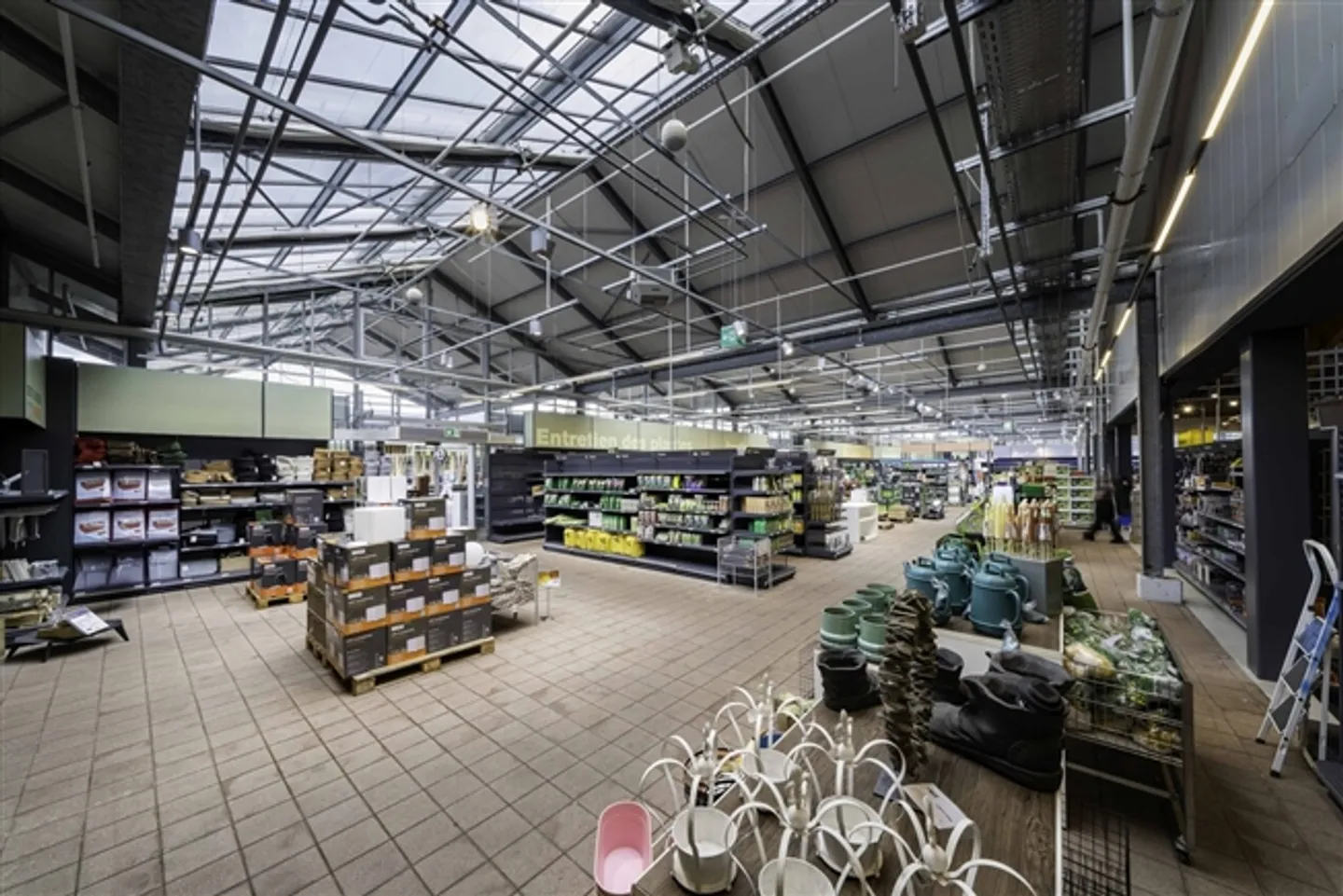 Spacious Retail Space with 2,500m2 - MParc Delemont - Photo 7 of 19