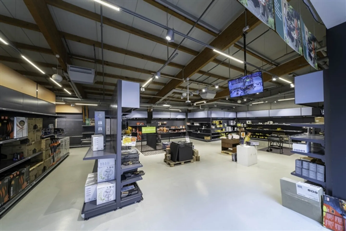 Spacious Retail Space with 2,500m2 - MParc Delemont - Photo 8 of 19