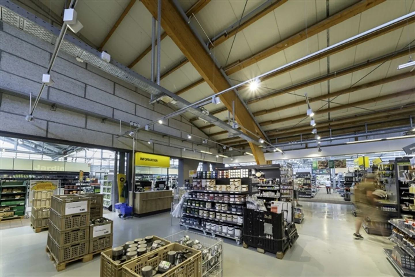 Spacious Retail Space with 2,500m2 - MParc Delemont - Photo 9 of 19