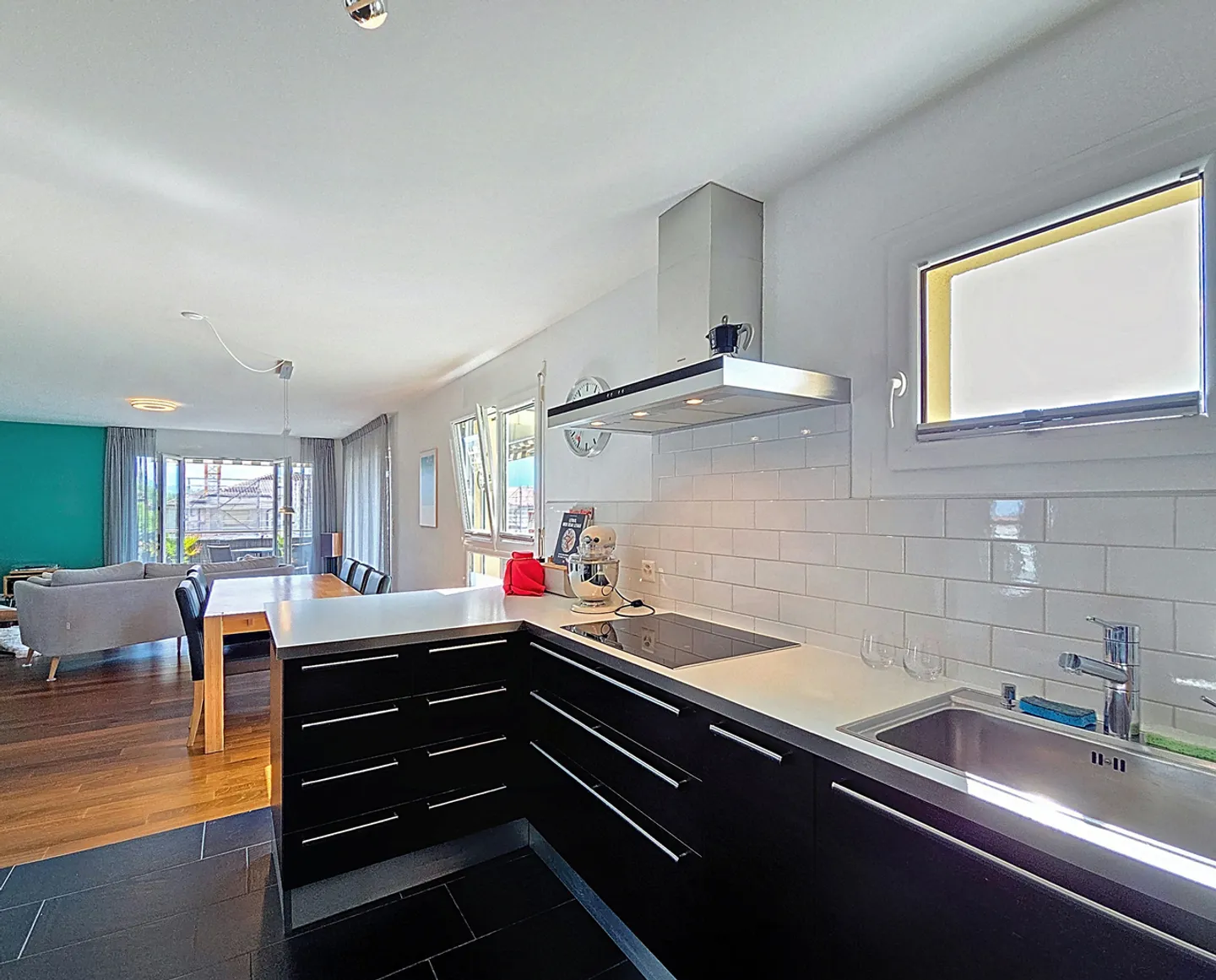 Sehr schöne 4,5-Zimmer-Wohnung, 128 m2, sonnige Terrasse und Blick auf die Alpen - Foto 2 von 11