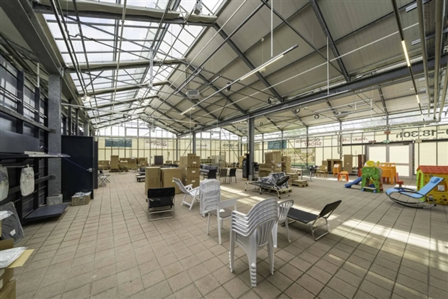 Spacious Retail Space with 2,500m2 - MParc Delemont - Photo 12 of 19