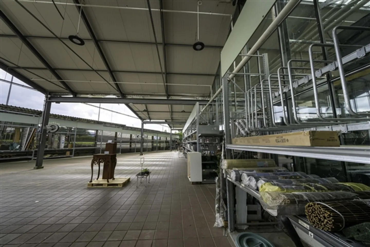 Spacious Retail Space with 2,500m2 - MParc Delemont - Photo 16 of 19