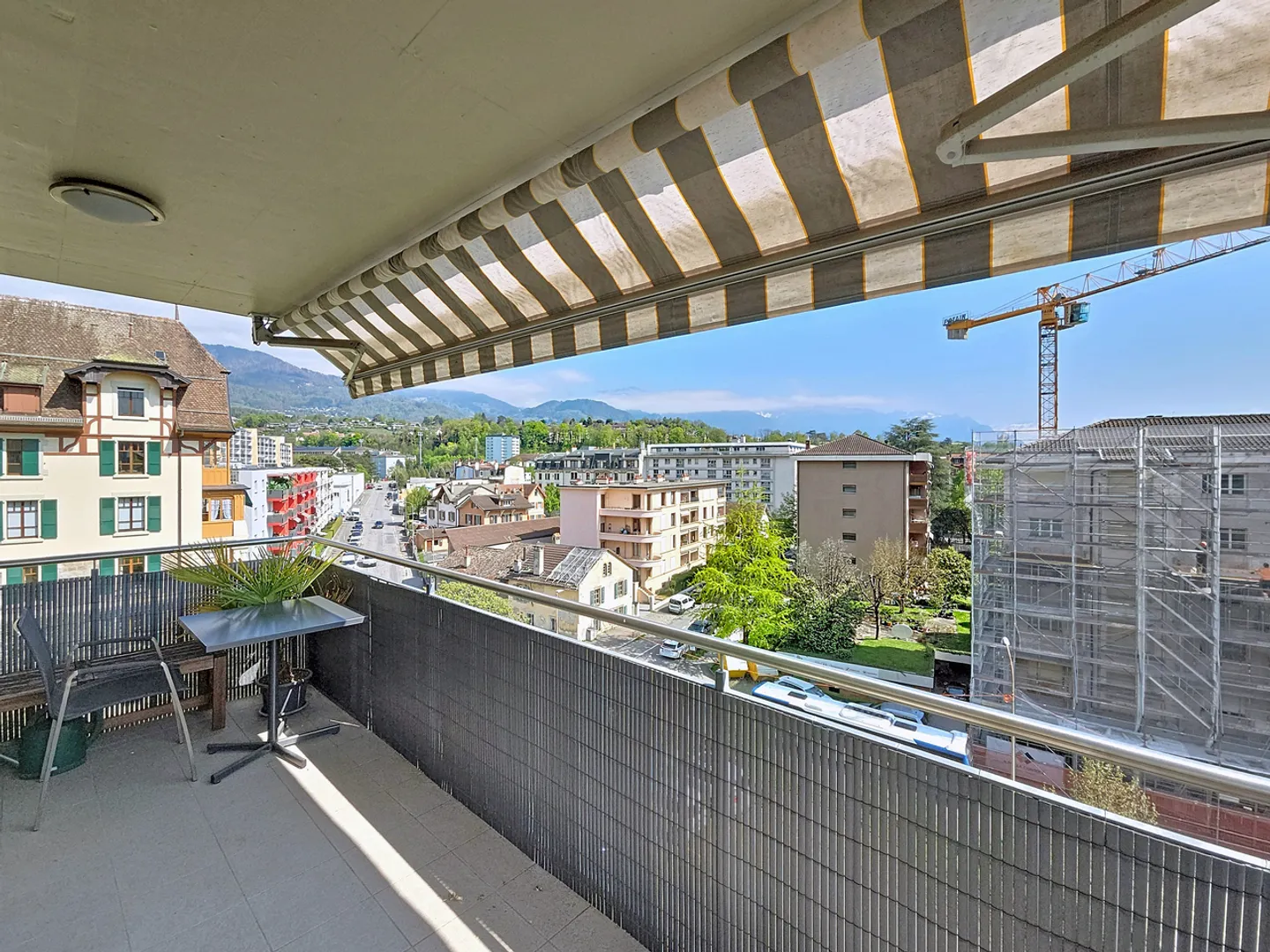 Sehr schöne 4,5-Zimmer-Wohnung, 128 m2, sonnige Terrasse und Blick auf die Alpen - Foto 4 von 11