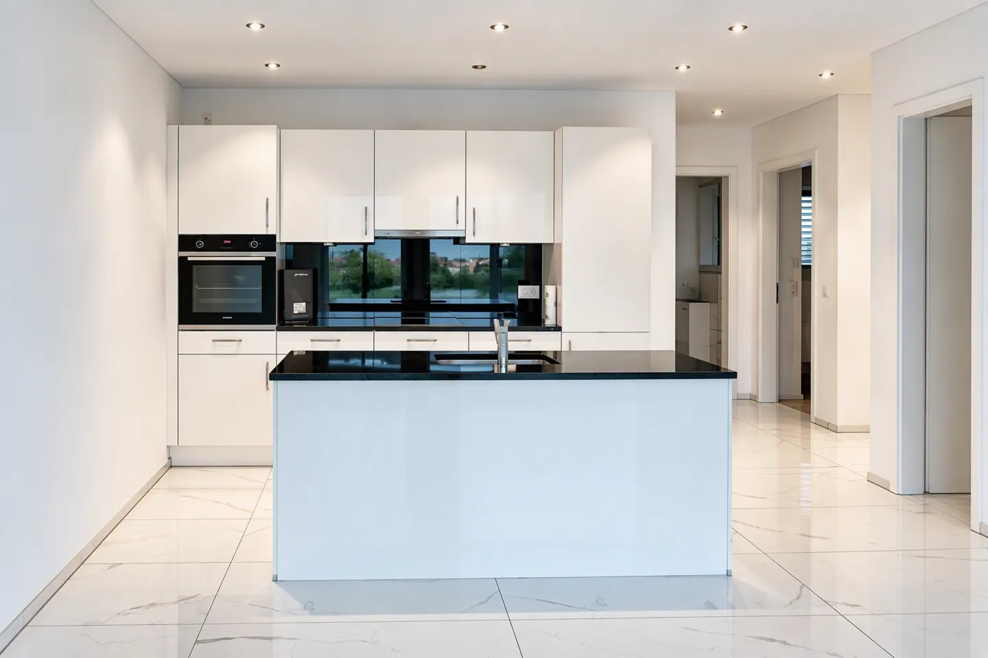 CENTRAL LIVING - ENJOY UNOBSTRUCTED VIEWS - Photo 3 of 3