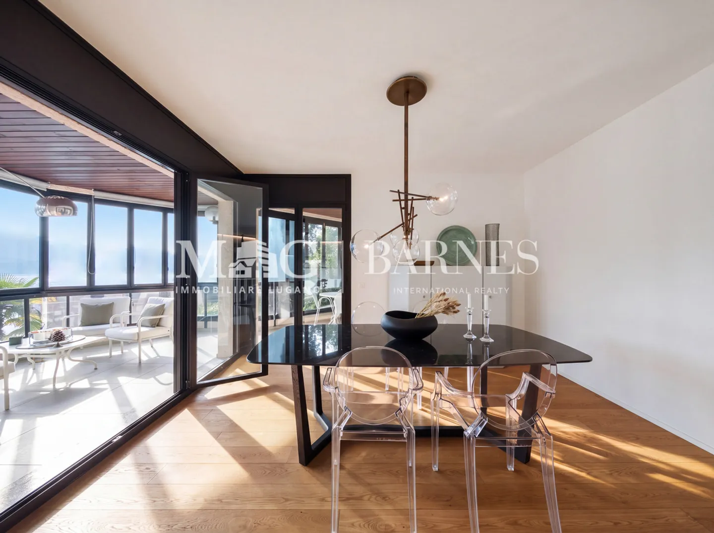 Appartamento duplex con vista lago - Foto 3 di 11