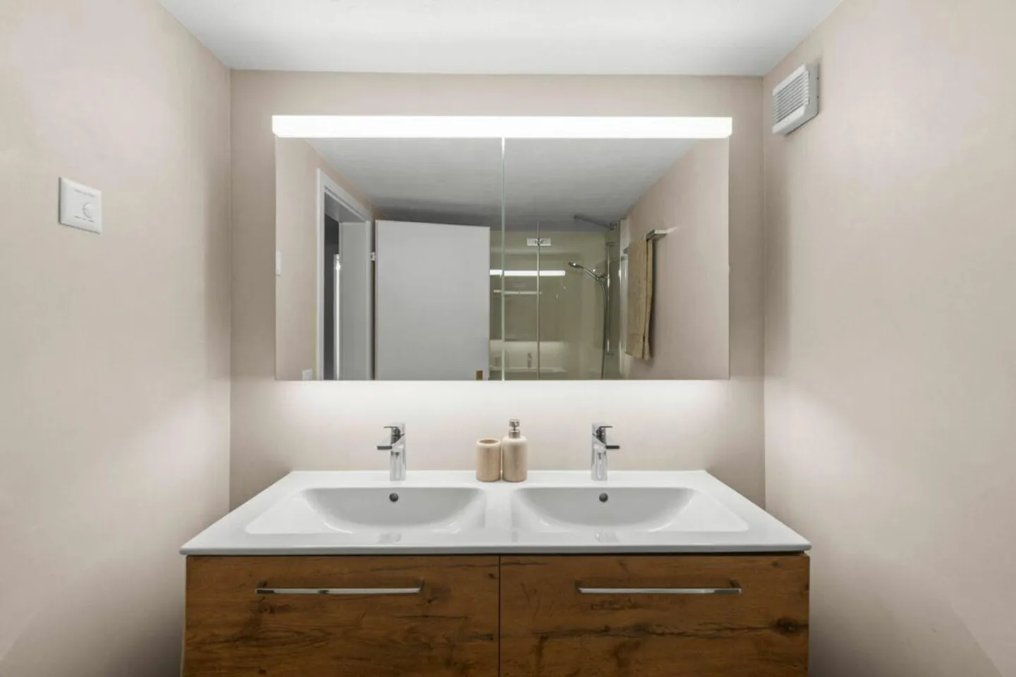LAAX RETREAT | Freshly renovated holiday home for singles, couples, and families - Photo 3 of 13