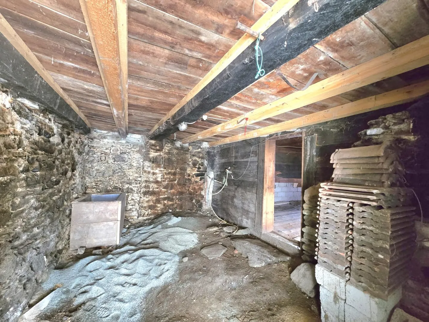 Vero villaggio casa con 2 appartamenti da ristrutturare a St-Martin (Val d'Hérens) - Foto 22 di 24
