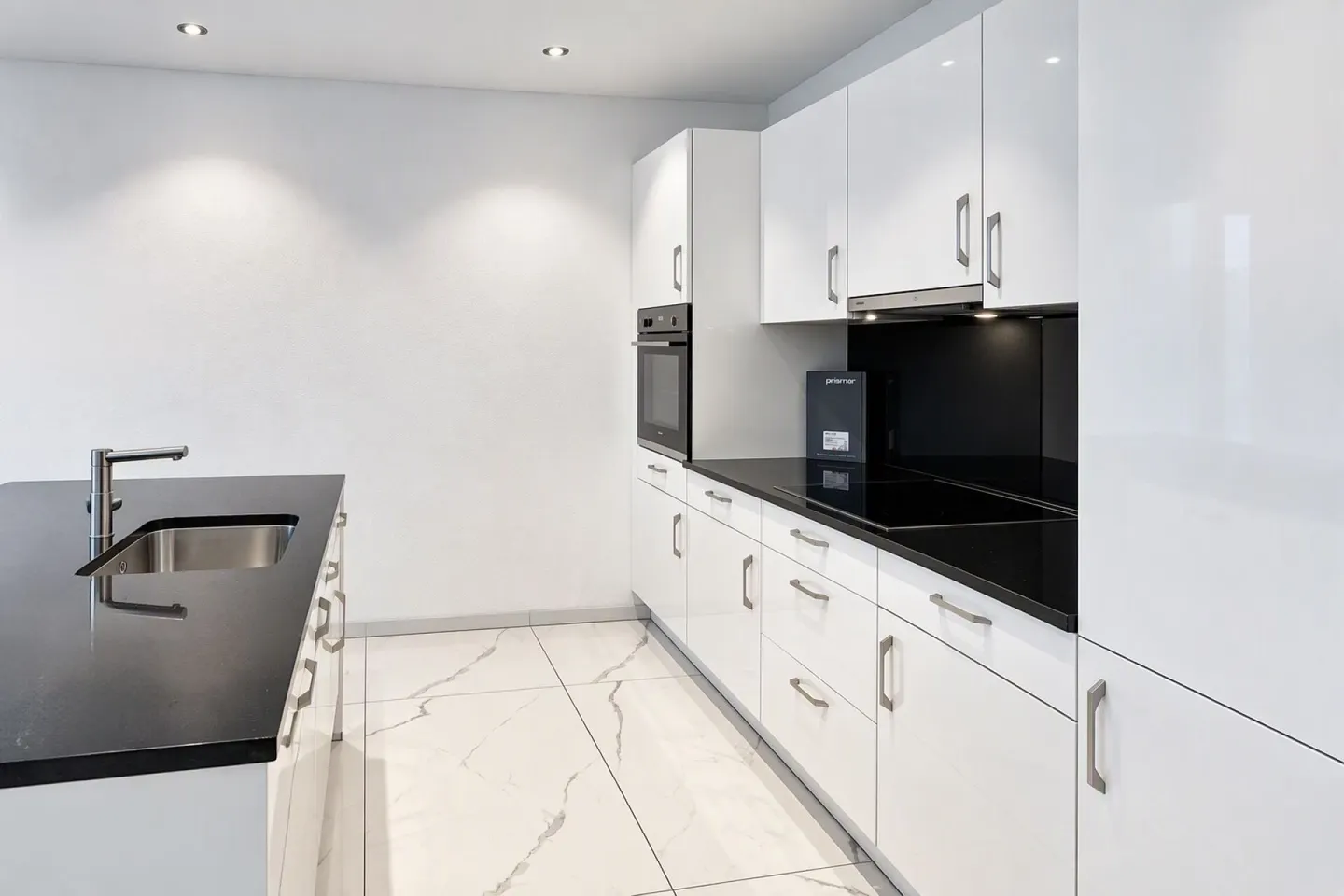 CENTRAL LIVING - ENJOY UNOBSTRUCTED VIEWS - Photo 3 of 3