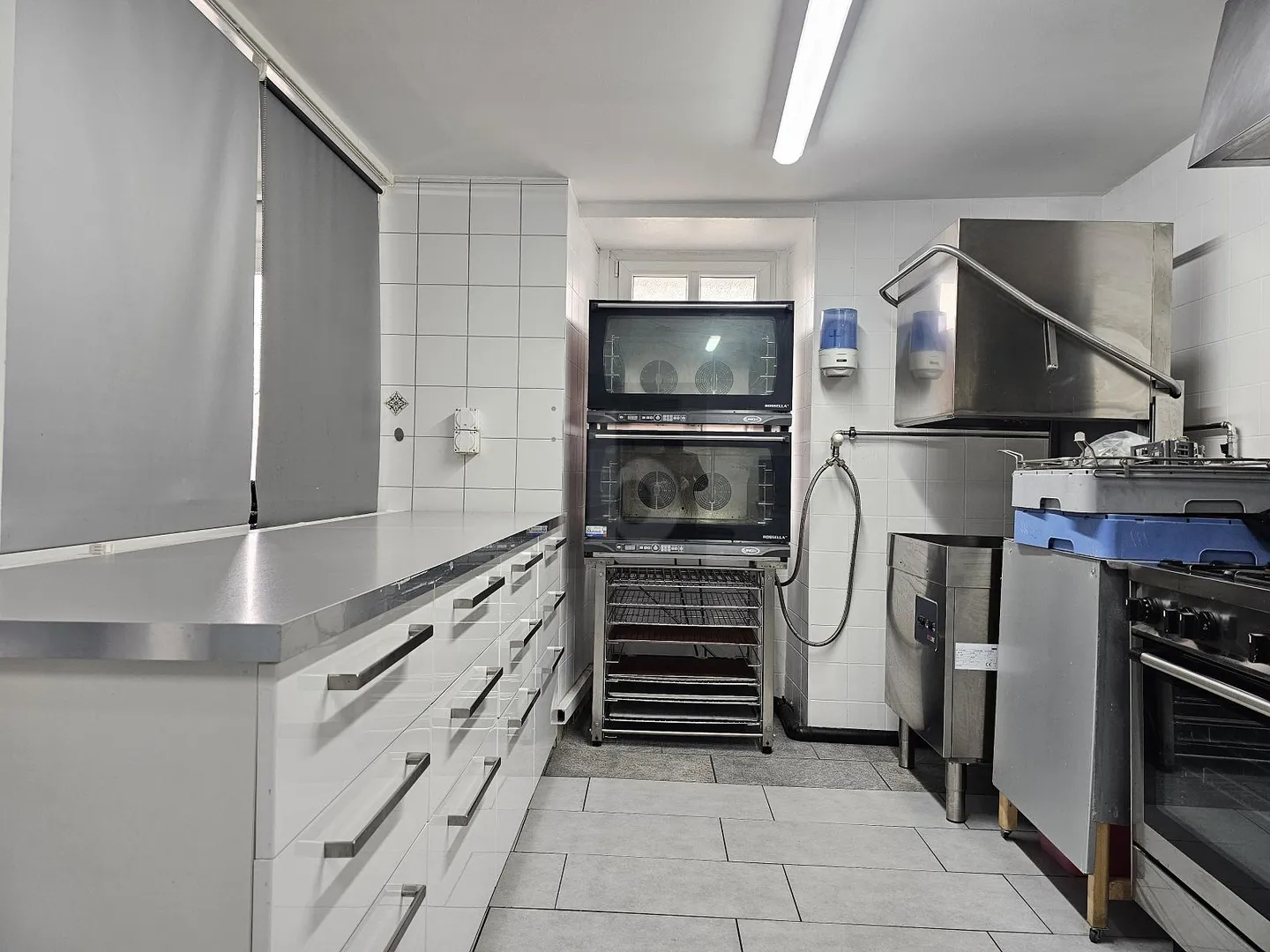 Edificio ad uso misto in affitto - Foto 2 di 6