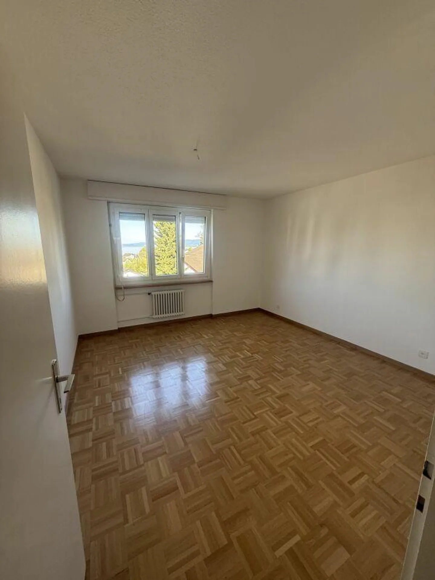 Appartement lumineux au bord du lac vous attend ! - Photo 3 sur 7