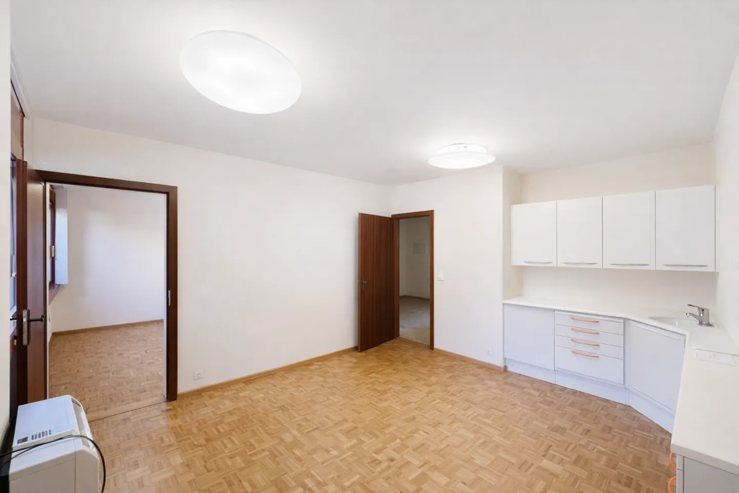 Large office/cabinet in the city center - Photo 2 of 7