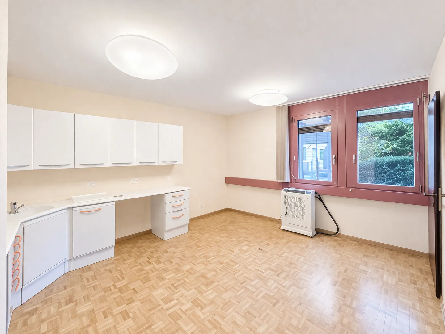 Large office/cabinet in the city center - Photo 1 of 7