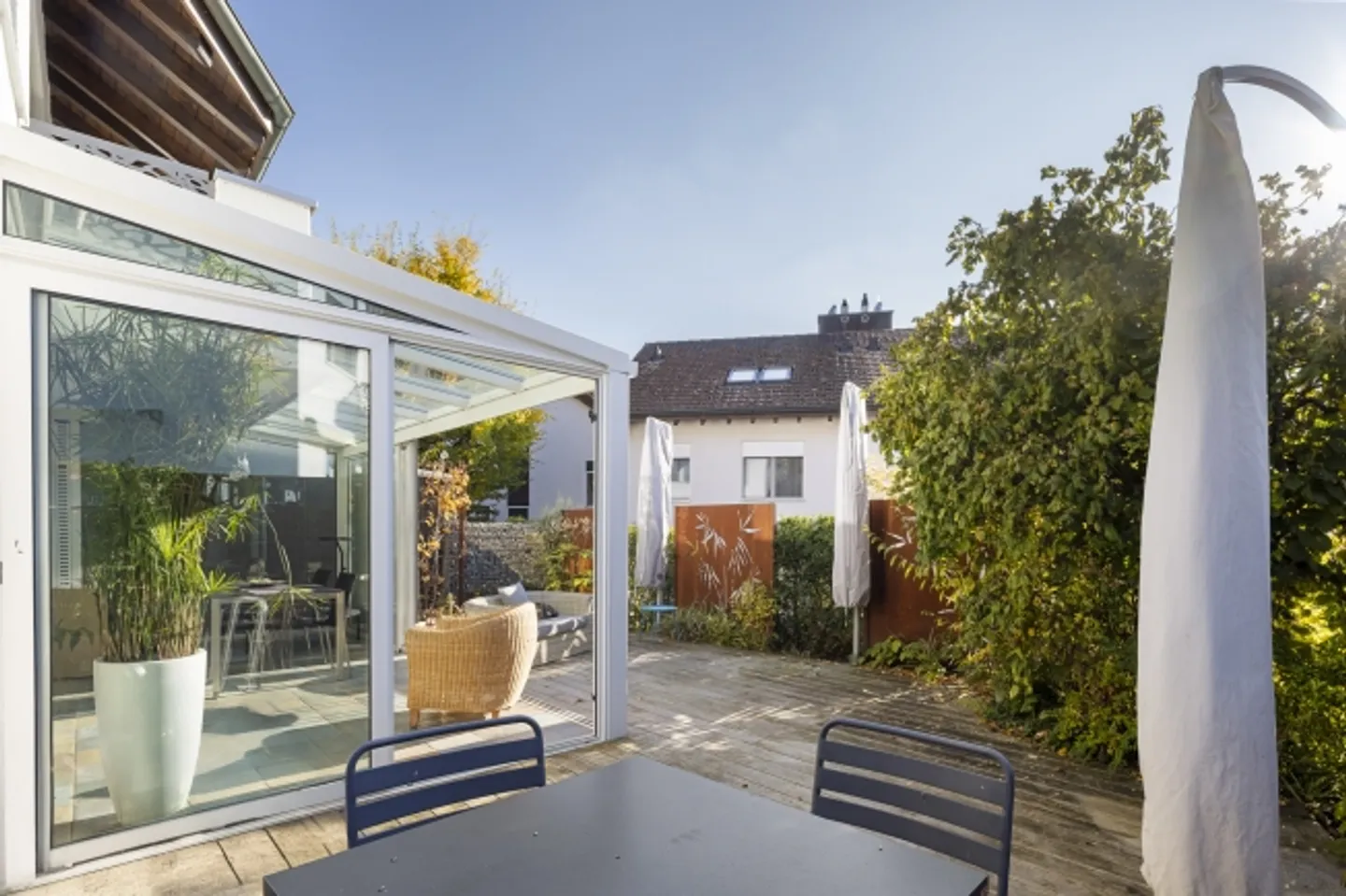 Oasis de vie bien entretenue avec beau jardin et de nombreux extras - Photo 12 sur 15