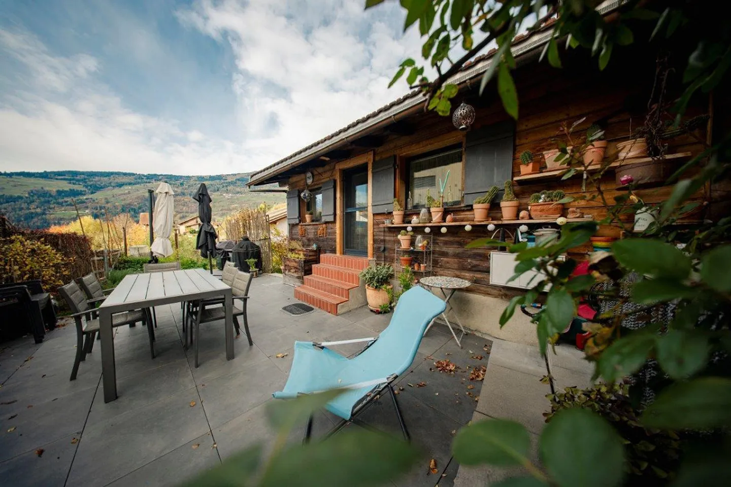 Charmantes Wohnhaus mit Stall u. Garagen an ländlicher Lage in Paspels - Foto 4 von 15